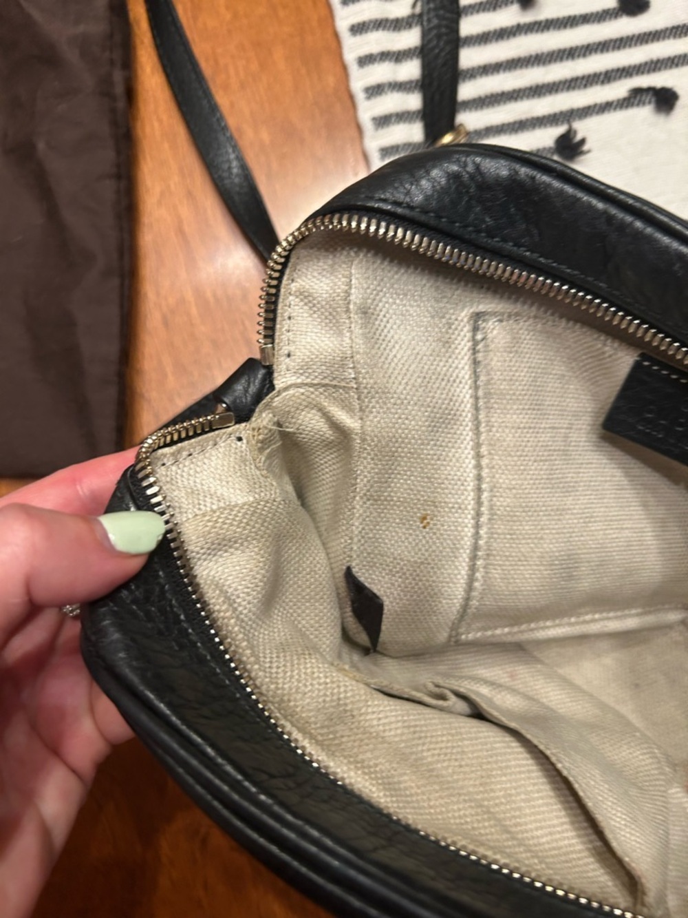 Authentic Gucci Black Soho Pebbled Leather Crossbody ๐ - Picture 8 of 13
